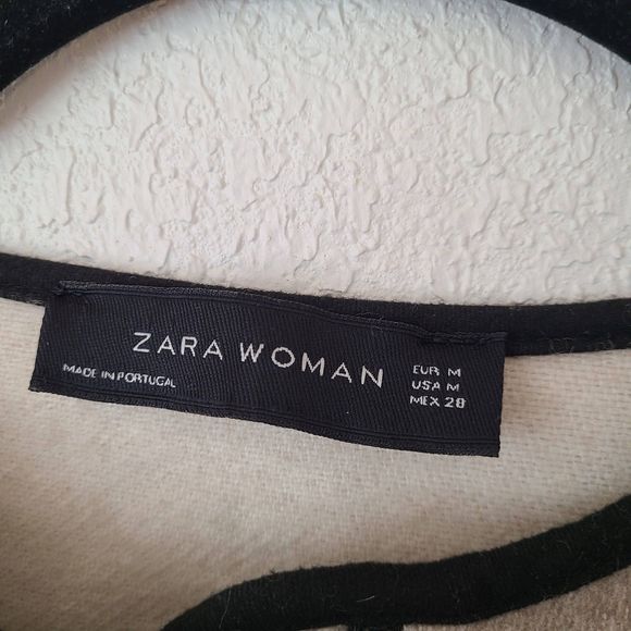 Zara Women's Wool Poncho - Picture 2 of 3